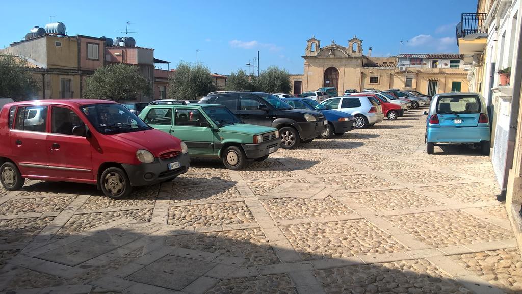 Le Tre Rose Di Maria Bed and Breakfast Noto Exteriör bild